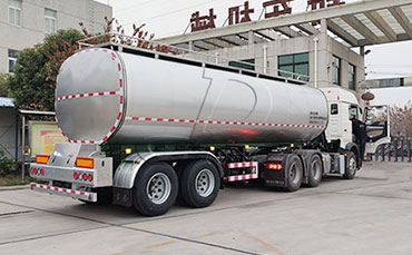 什么是不銹鋼淀粉乳運(yùn)輸罐車？有什么特點(diǎn)？